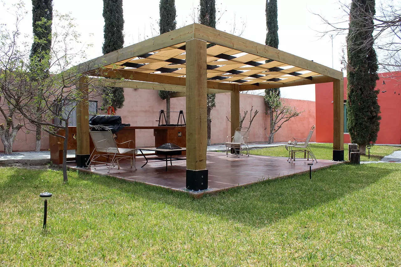 P&eacute;rgola con malla sombra en Arteaga