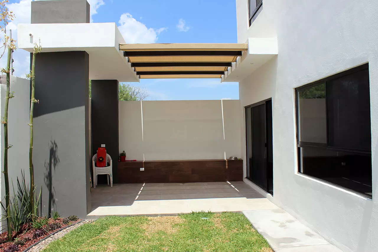 P&eacute;rgola con malla sombra tensada