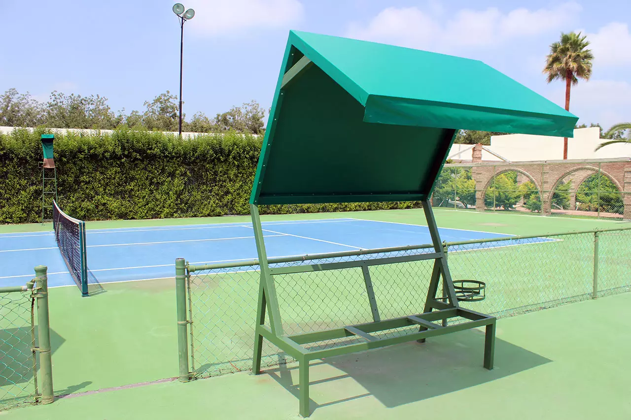 Toldos a un agua en cancha de tennis
